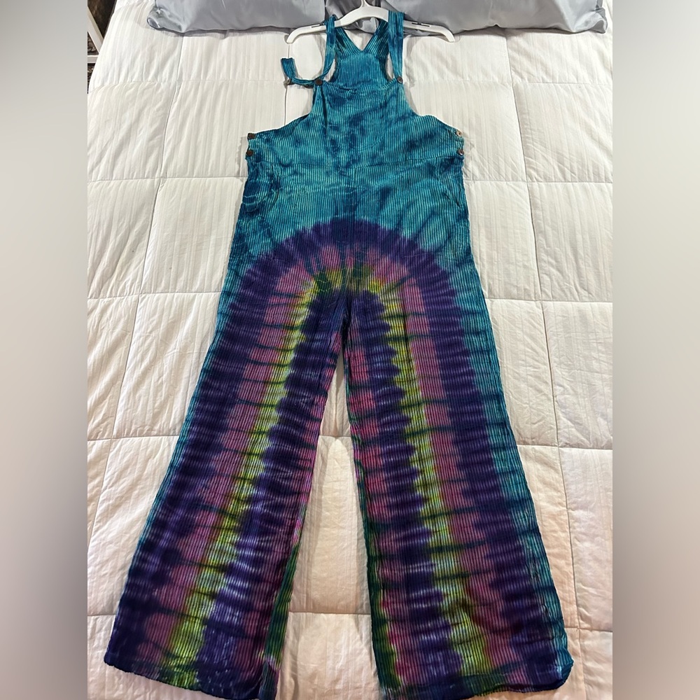 Brand new with tags linen tie dye overalls from Jayli. Size XL